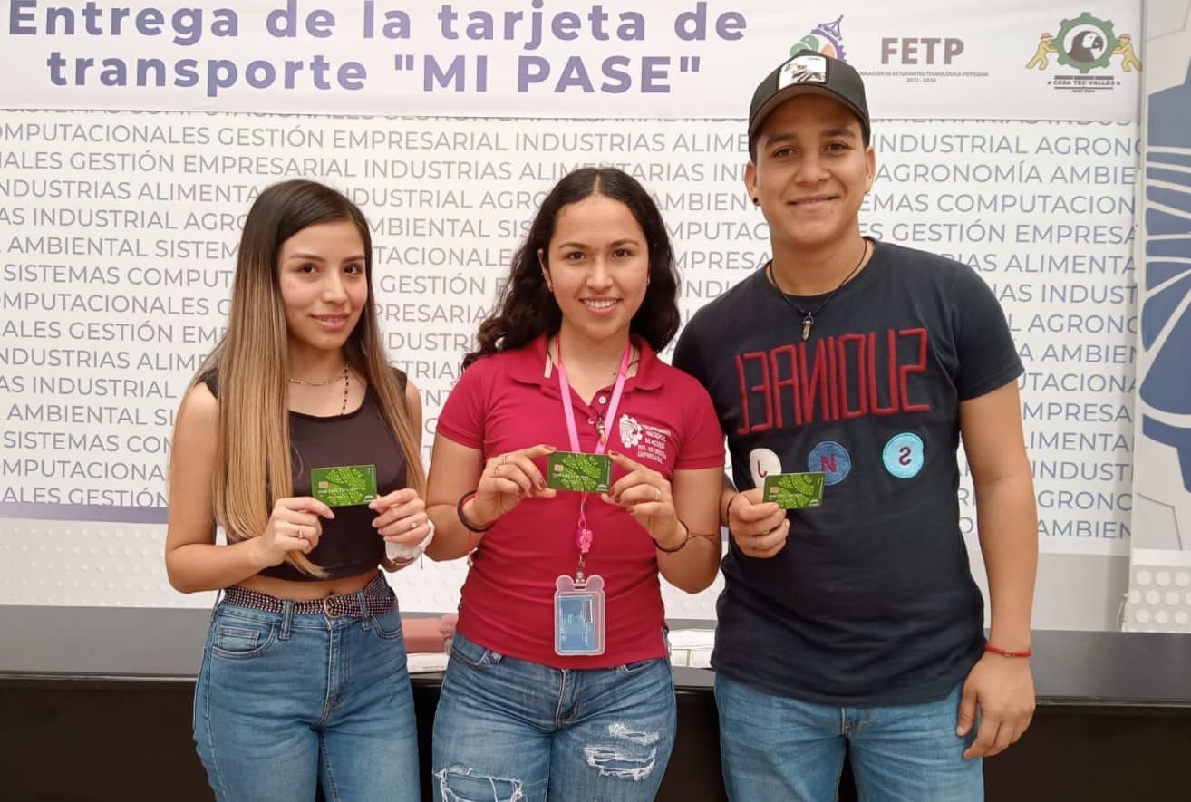 SCT ENTREGA TARJETAS DE TRANSPORTE GRATUITO EN TAMAZUNCHALE Y CIUDAD VALLES