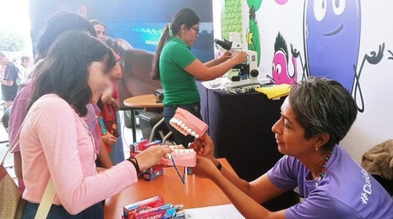 SALUD BRINDA APOYO CON INFORMACIÓN Y SERVICIOS EN LA FENAPO 2023