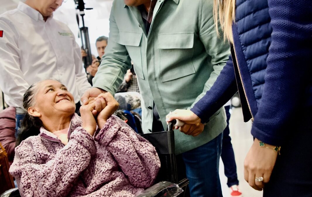 RICARDO GALLARDO RECIBE EQUIPAMIENTO MÉDICO PARA BRINDAR MÁS APOYO EN SALUD