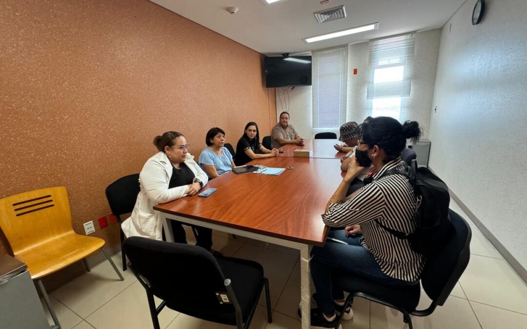 AUTORIDADES DE SALUD ATIENDEN A MADRES Y PADRES DE MENORES TRATADOS POR CÁNCER