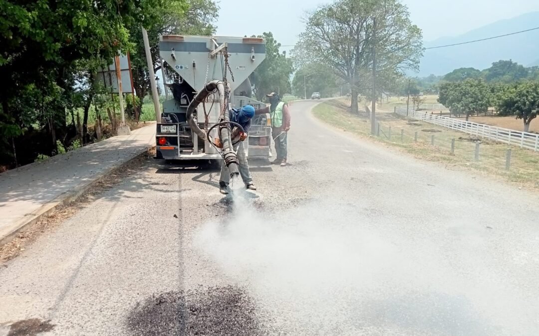 GOBIERNO ESTATAL REHABILITÓ 249 KILÓMETROS DE CAMINOS EN MAYO