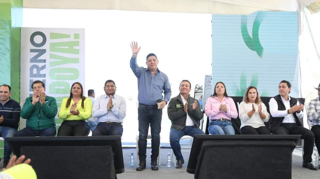 VILLARREYENSES AGRADECEN A RICARDO GALLARDO POR OBRA CARRETERA