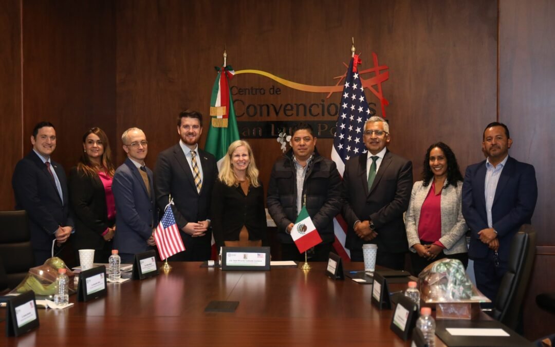 RECIBE RICARDO GALLARDO A CÓNSUL DE ESTADOS UNIDOS