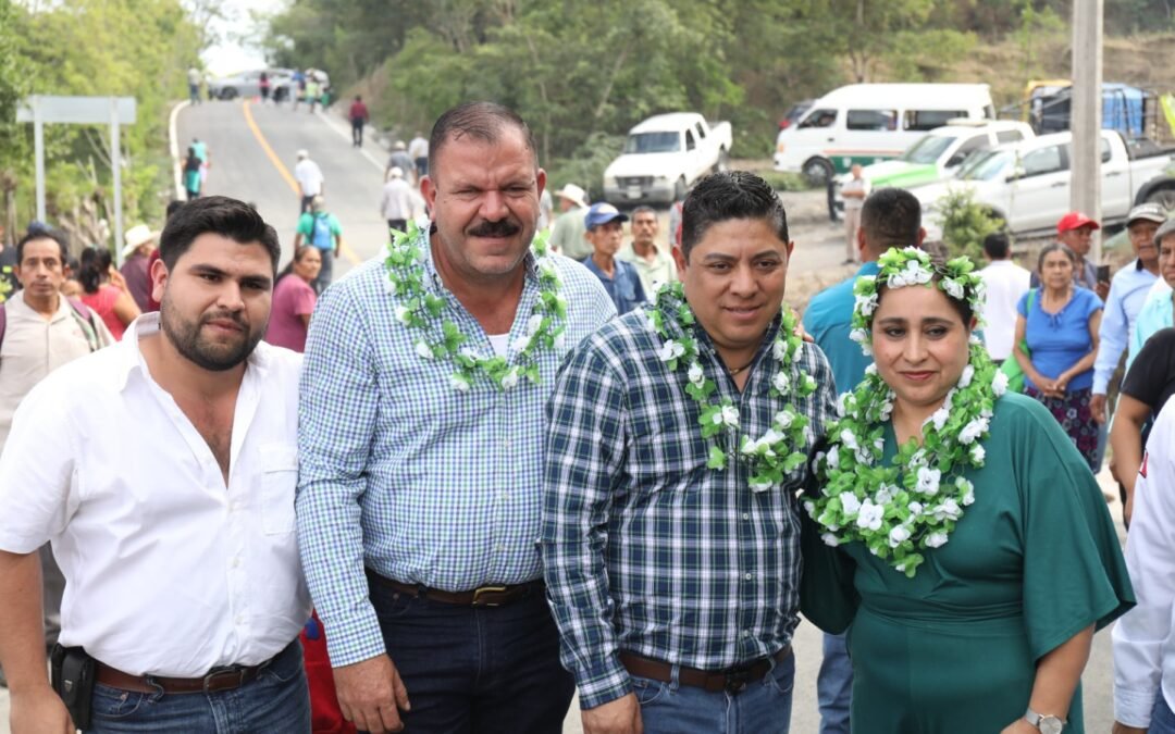 RICARDO GALLARDO CONSTRUYE MÁS CAMINOS EN SAN MARTÍN CHALCHICUAUTLA