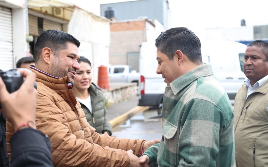 RICARDO GALLARDO ENCABEZA POSADA CON TRABAJADORES DEL CENTRO DE ABASTOS