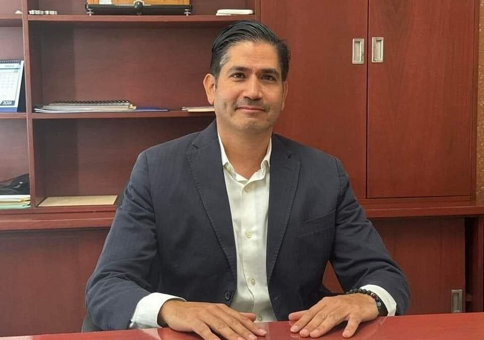 EL DR. FRANCISCO GOLDARACENA OROZCO, DIRECTOR GENERAL DEL HRAE “DR. IGNACIO MORONES PRIETO” RECONOCE LA LABOR DE LAS Y LOS NEURÓLOGOS EN SU DÍA