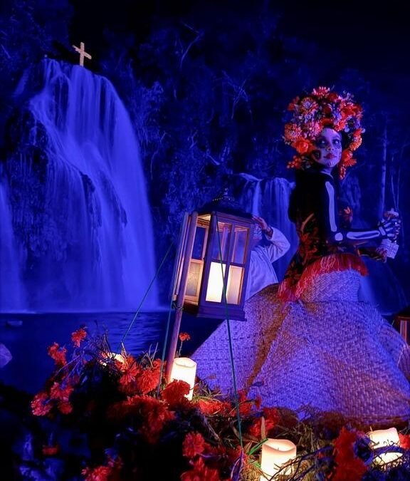 FIESTA DE LUZ EN CASCADAS DE TAMASOPO CAUTIVA A VISITANTES 