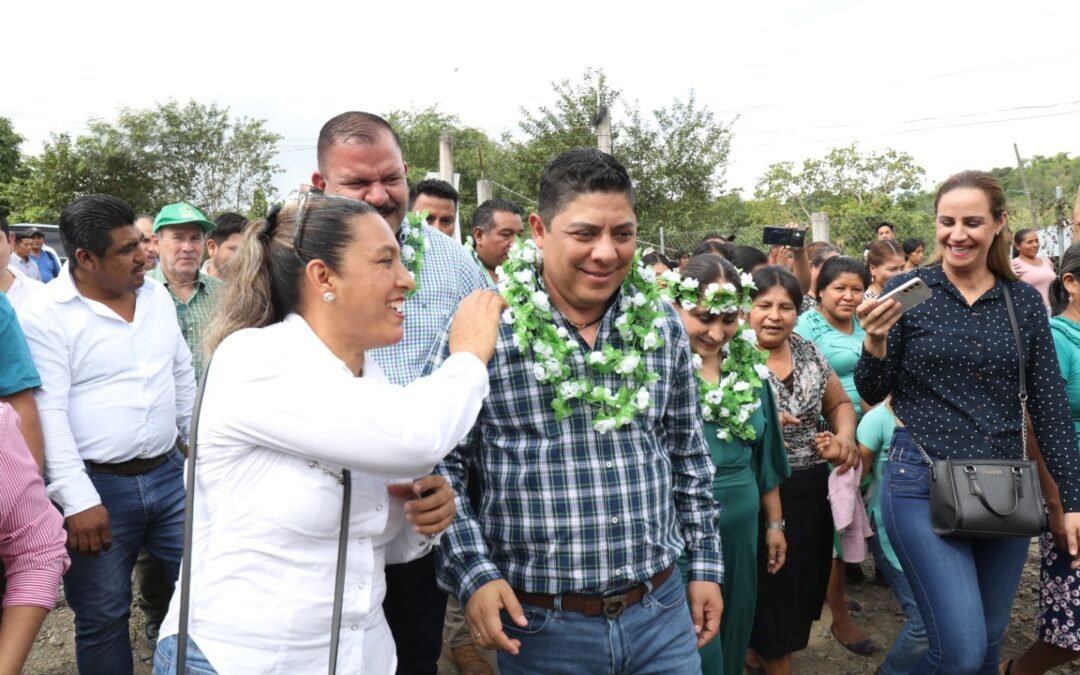 HABITANTES DE SAN MARTÍN AGRADECEN A RICARDO GALLARDO POR NUEVA CARRETERA