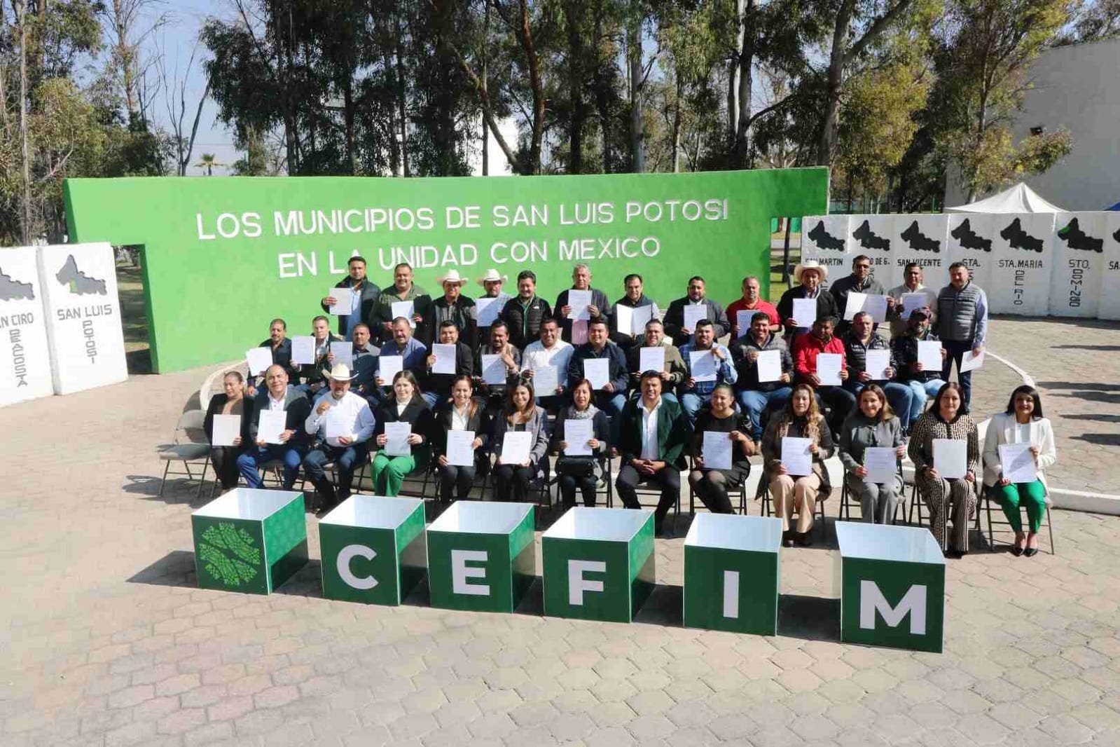 ESTADO TRABAJA CON LOS MUNICIPIOS EN BENEFICIO DE LAS Y LOS POTOSINOS