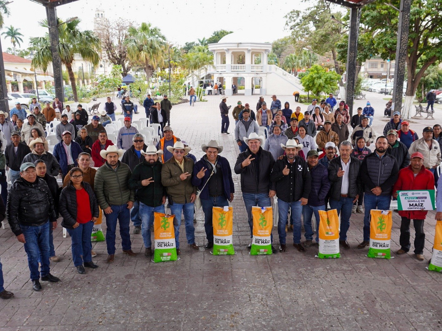 GOBIERNO DEL ESTADO ENTREGA SEMILLAS DE MAÍZ A PRODUCTORES
