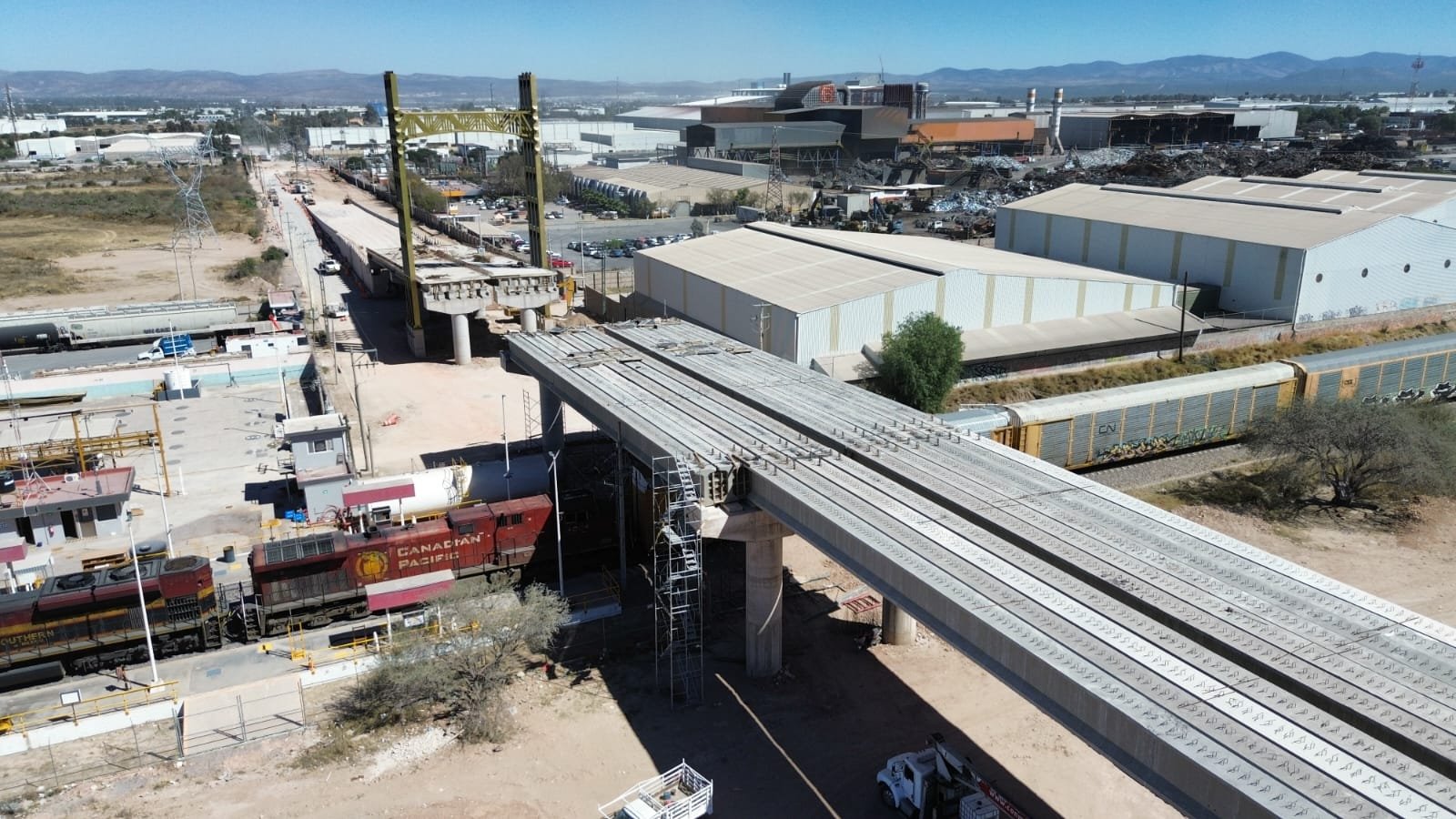 REPORTA EJECUTIVO ESTATAL AVANCE SUPERIOR AL 70 POR CIENTO DE LA RUTA ALTERNA