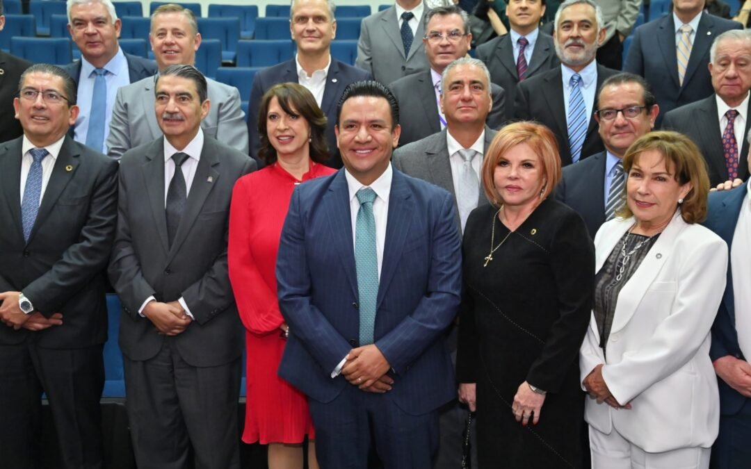 EJECUTIVO ESTATAL TOMÓ PROTESTA A NUEVA MESA DIRECTIVA DE CANACINTRA