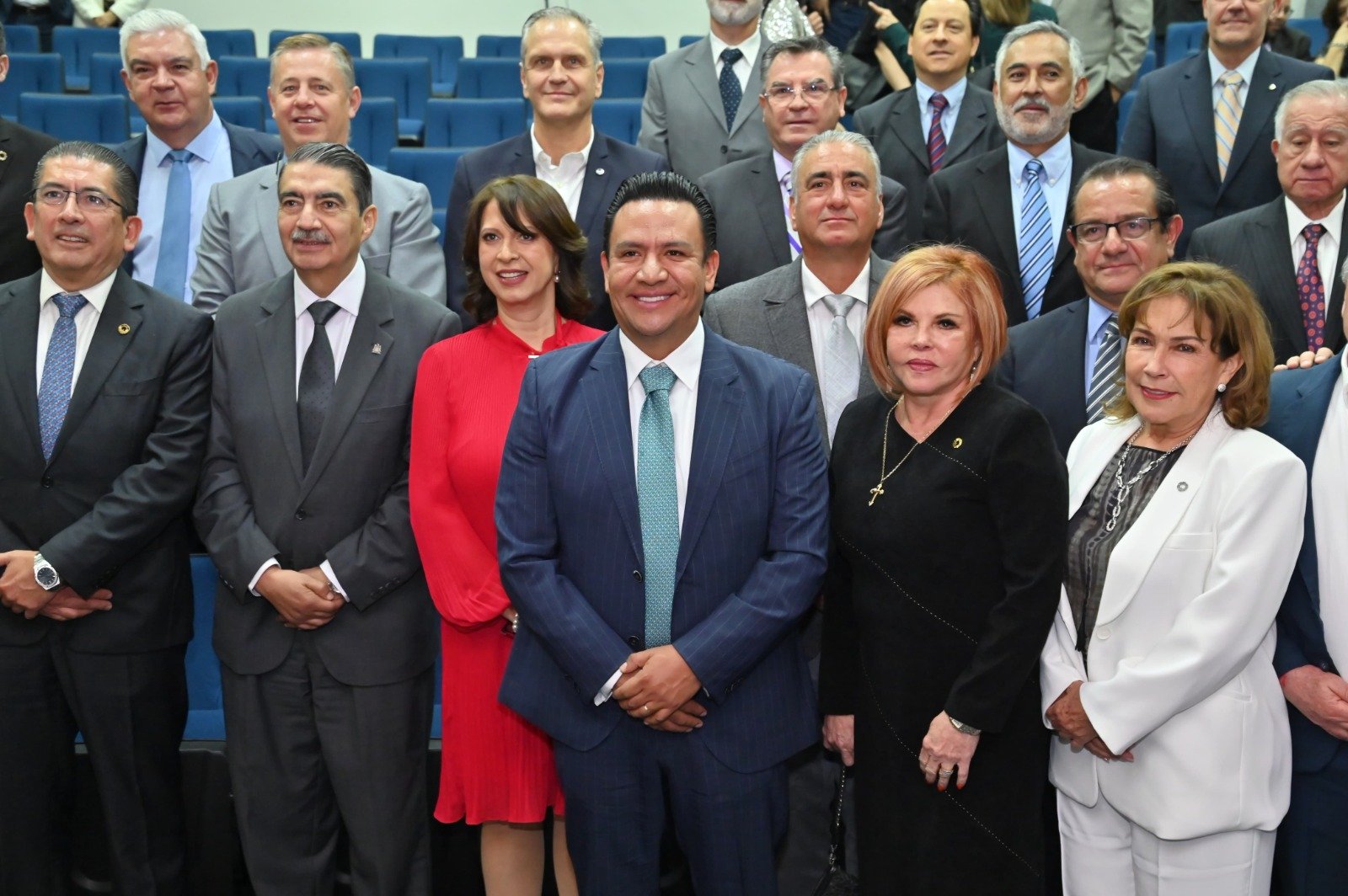 EJECUTIVO ESTATAL TOMÓ PROTESTA A NUEVA MESA DIRECTIVA DE CANACINTRA