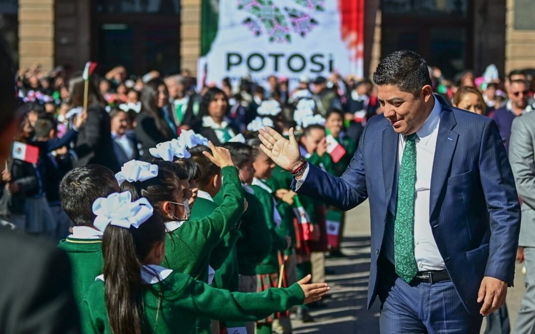 RICARDO GALLARDO PRESIDE CELEBRACIÓN POR EL DÍA DE LA BANDERA