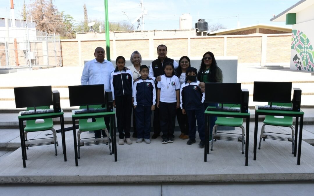 GOBIERNO DEL ESTADO ENTREGA MOBILIARIO Y EQUIPO A ESCUELA DE TIERRANUEVA