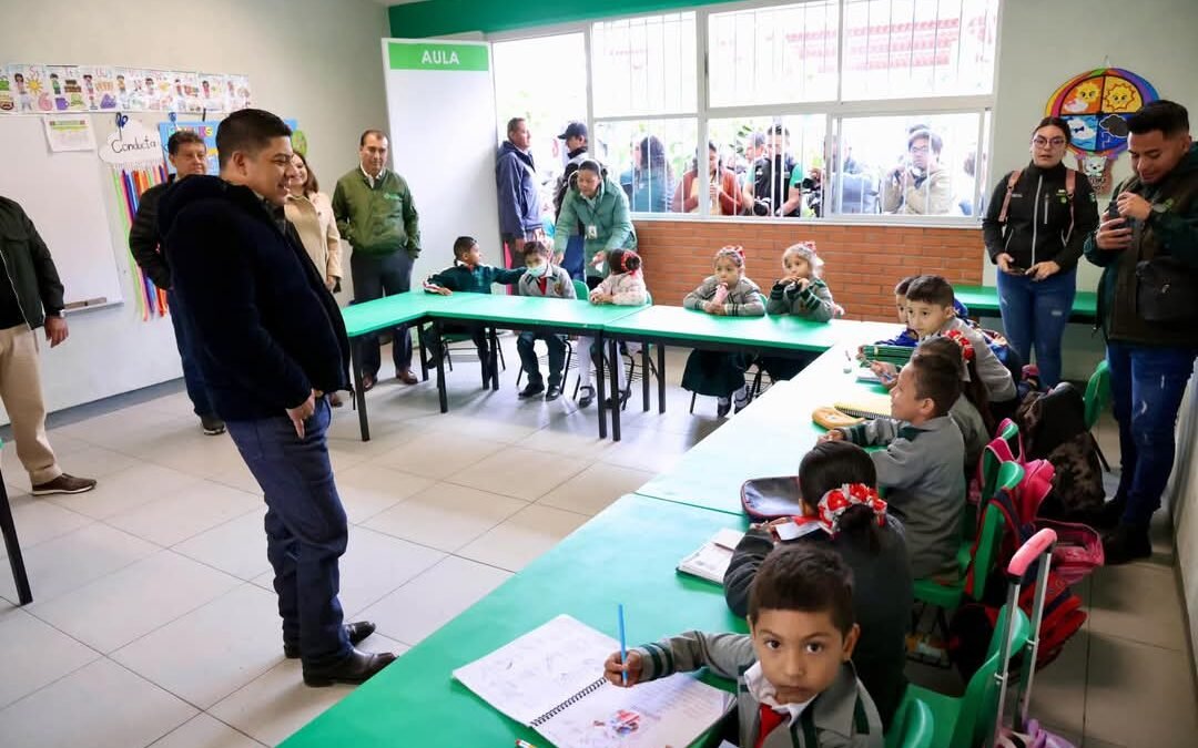 COMUNIDAD EDUCATIVA AGRADECE OBRAS EN ESCUELA DE RIOVERDE