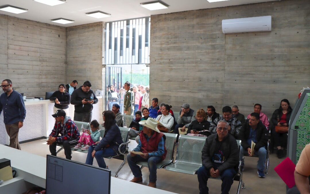 RECAUDADORAS ENTREGAN HOLOGRAMAS Y TARJETAS DE CIRCULACIÓN A CONTRIBUYENTES