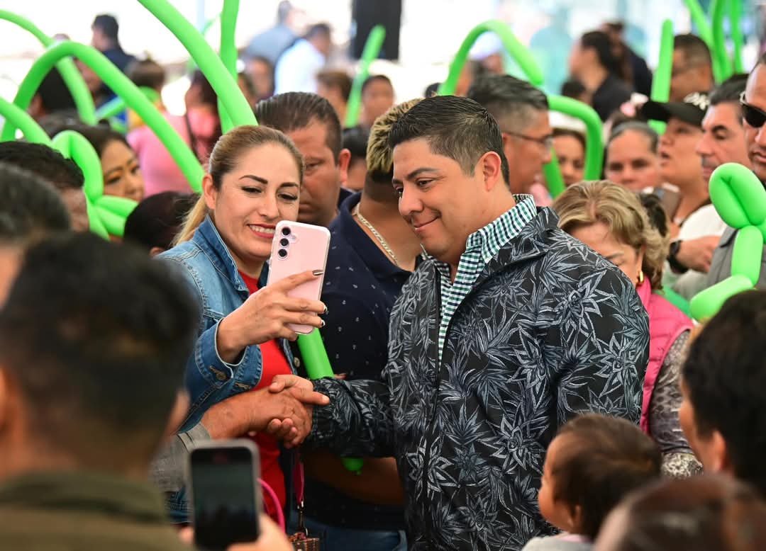 SOLEDENSES AGRADECEN A RICARDO GALLARDO POR NUEVAS VIALIDADES