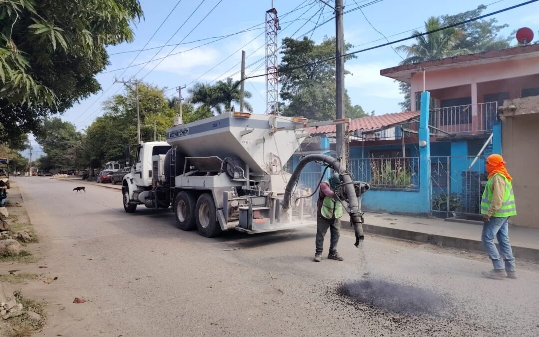 CONSERVA EJECUTIVO ESTATAL EL CAMINO TAMBACA-AGUA BUENA EN TAMASOPO