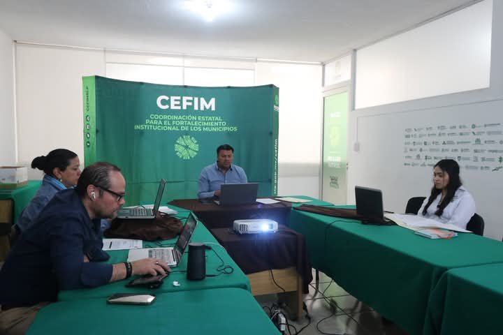 GOBIERNO ESTATAL EVALÚA DESEMPEÑO DE AYUNTAMIENTOS CON GUÍA MUNICIPAL