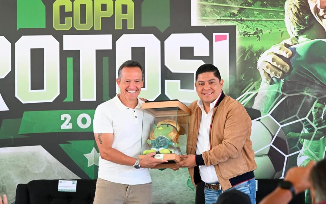 RECONOCE «EL MATADOR» LUIS HERNÁNDEZ A RICARDO GALLARDO POR APOYO AL DEPORTE