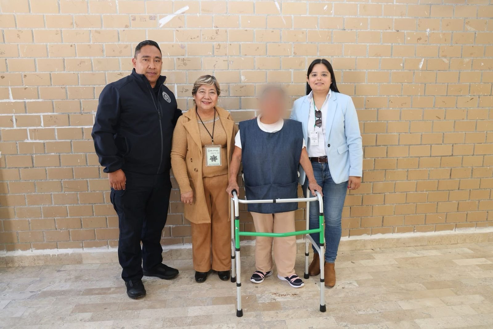 DIF ESTATAL ENTREGA APOYO FUNCIONAL A PERSONA PRIVADA DE LA LIBERTAD