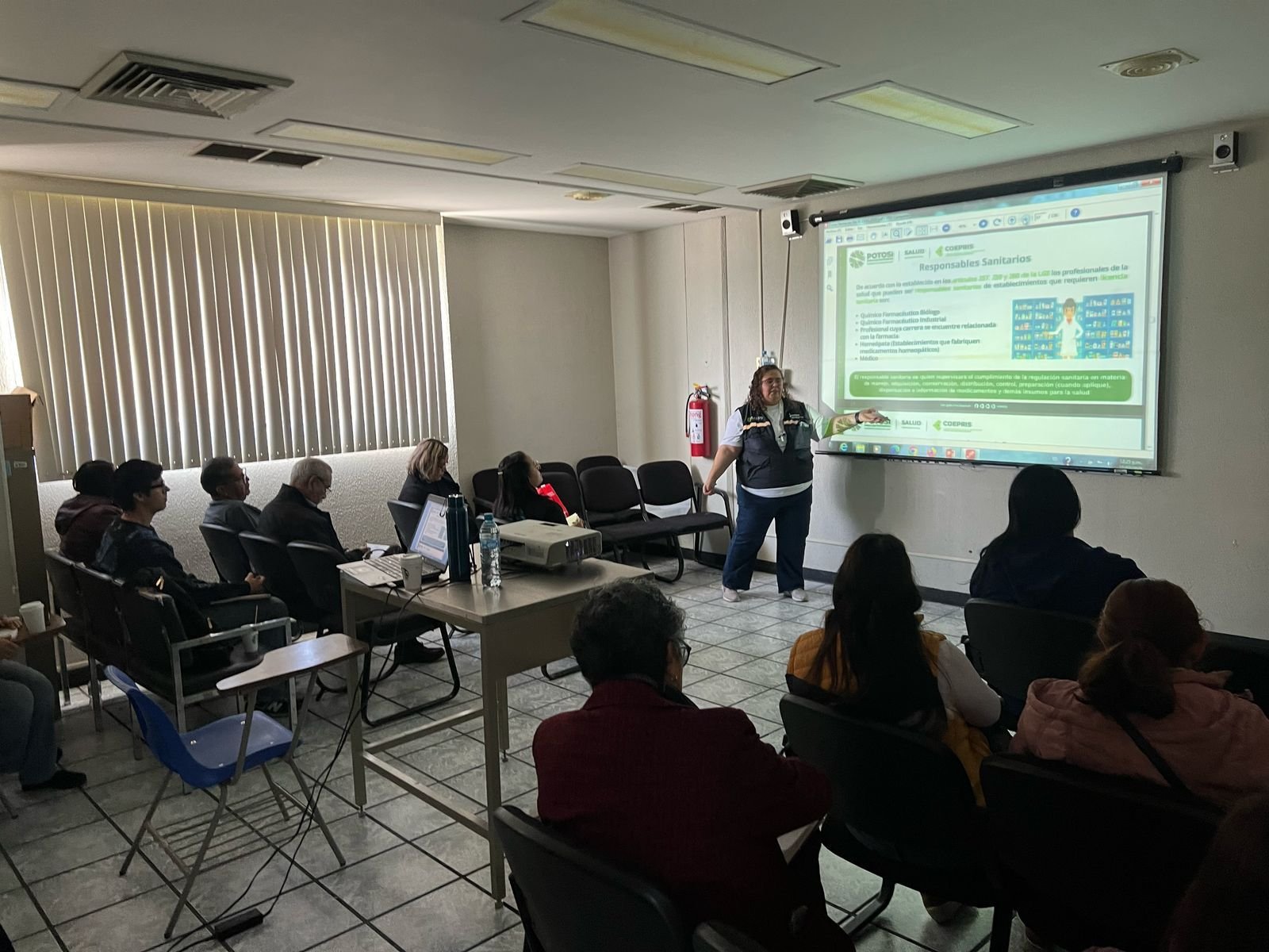 CAPACITA SALUD A PERSONAL DE  FARMACIAS NO HOSPITALARIAS