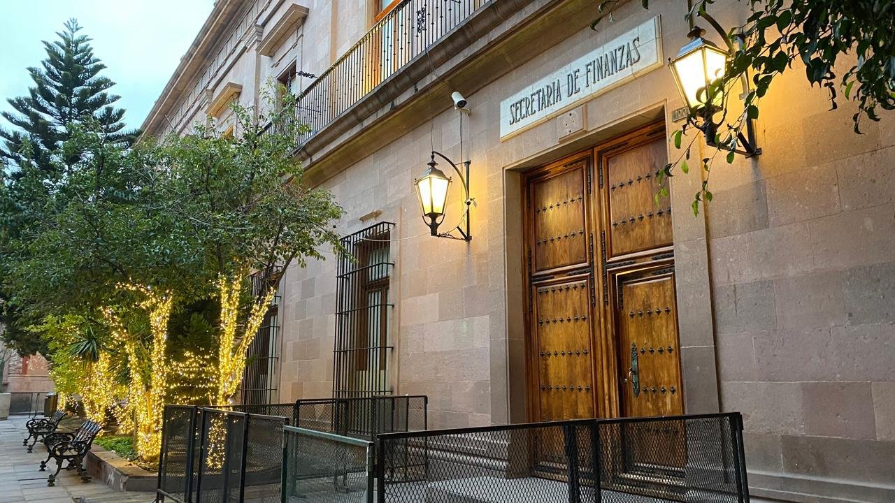 EL ESTADO BRINDA APOYO A MÉDICOS Y TRABAJADORES JUBILADOS DEL HOSPITAL CENTRAL