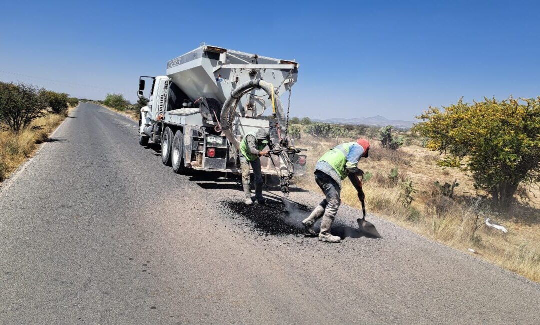 IMPLEMENTA EJECUTIVO ESTATAL PROGRAMA BACHEO VERDE EN CAMINOS DE SLP