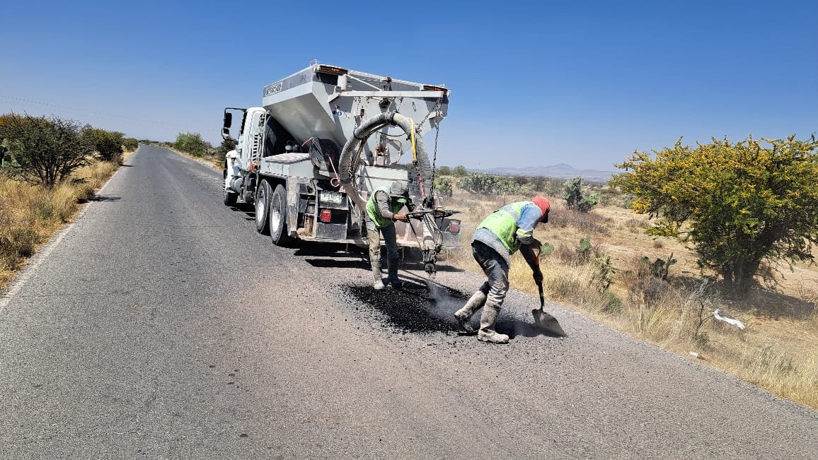 IMPLEMENTA EJECUTIVO ESTATAL PROGRAMA BACHEO VERDE EN CAMINOS DE SLP