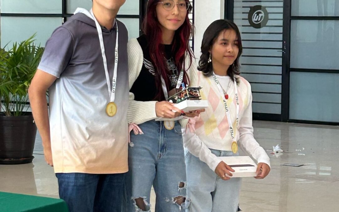 ESTUDIANTES DE LA POLITÉCNICA TRIUNFAN EN COMPETENCIA ROBÓTICA