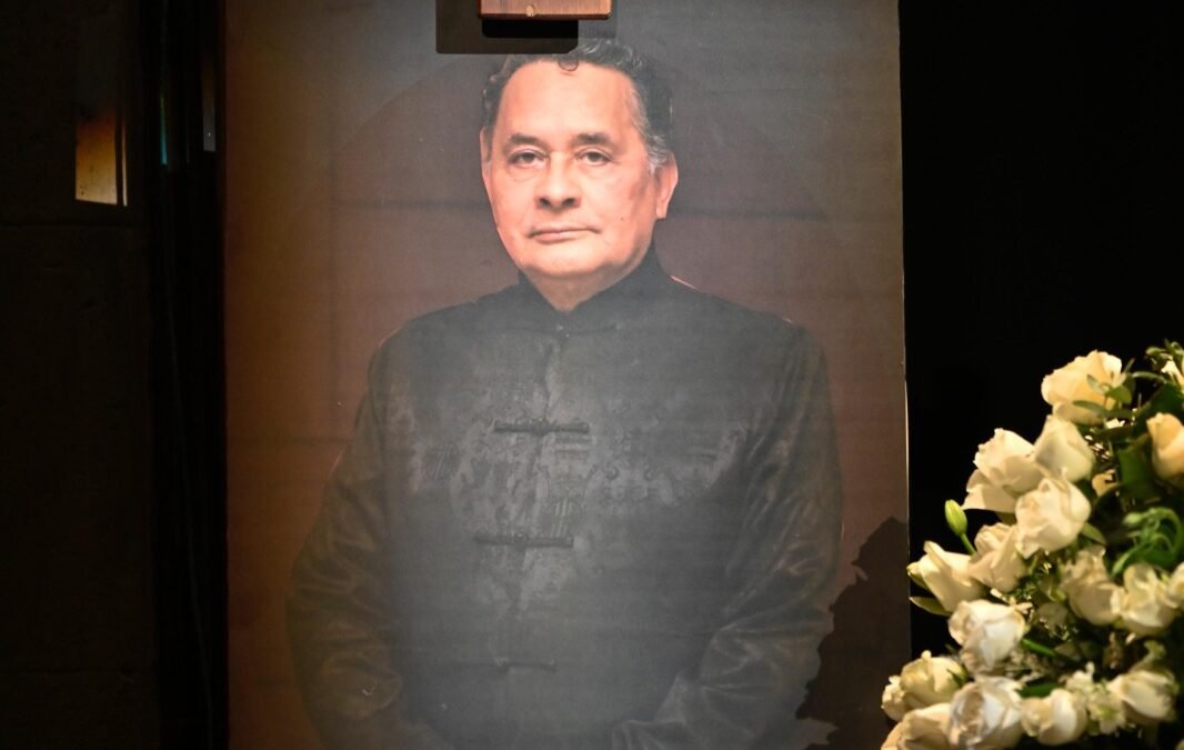 RINDEN HOMENAJE PÓSTUMO AL MAESTRO JOSÉ MIRAMONTES EN EL TEATRO DE LA PAZ