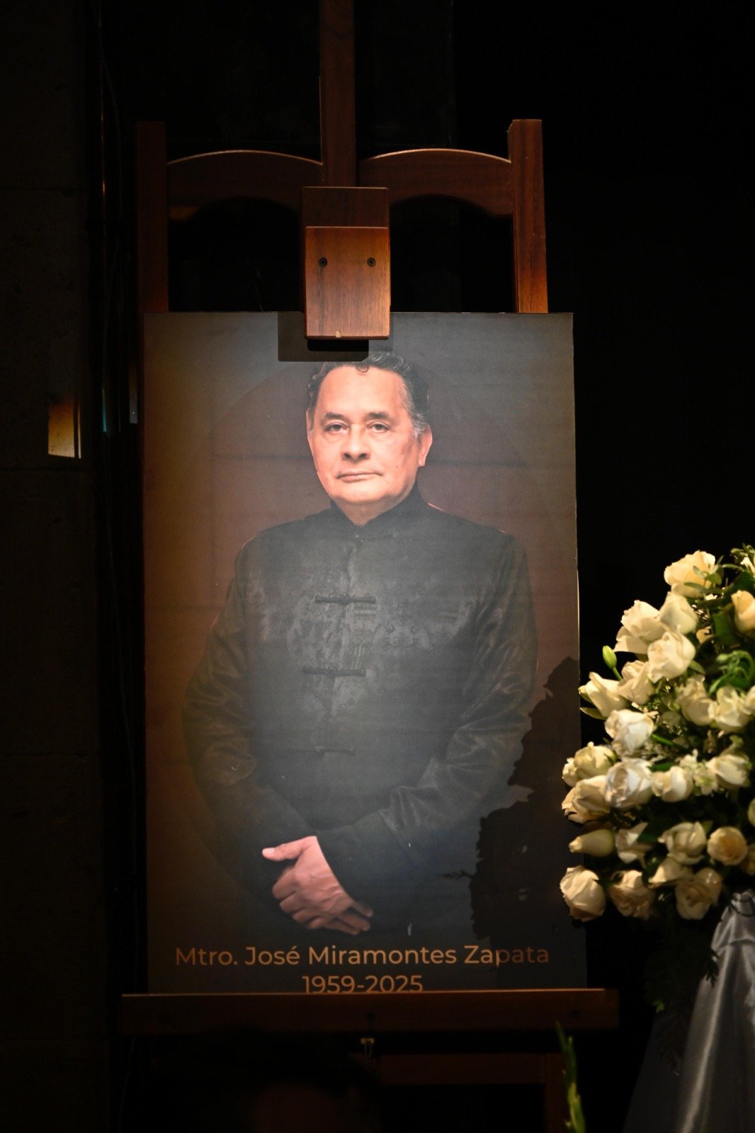 RINDEN HOMENAJE PÓSTUMO AL MAESTRO JOSÉ MIRAMONTES EN EL TEATRO DE LA PAZ