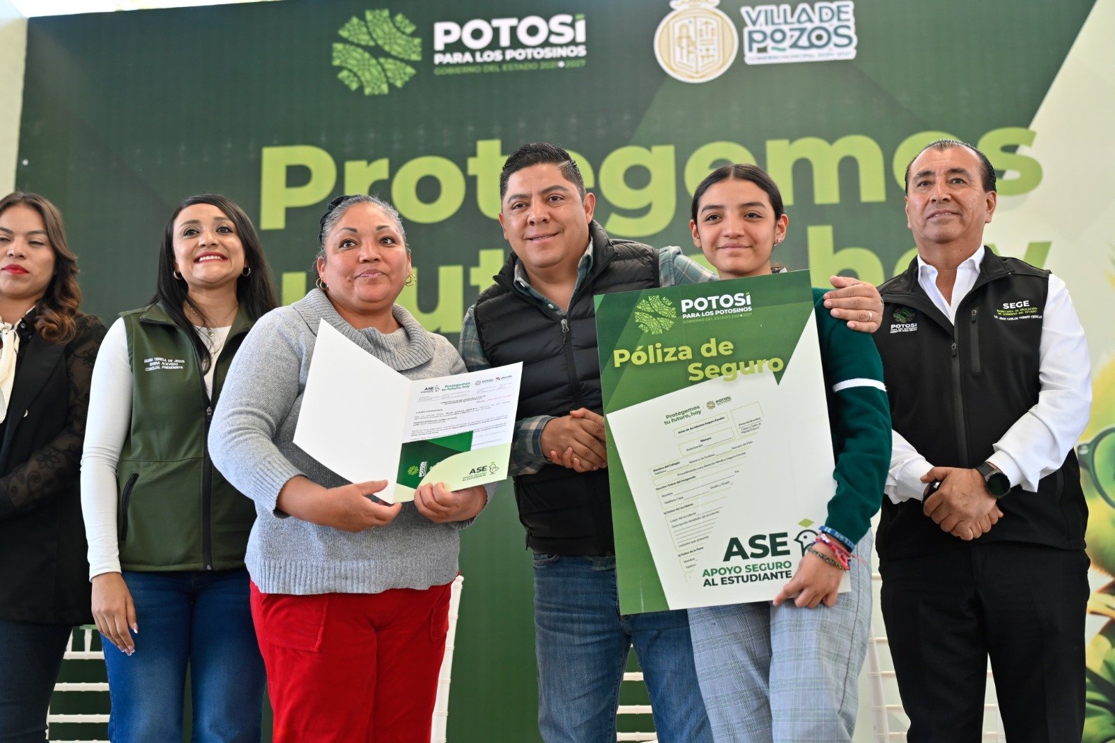 RICARDO GALLARDO LLEVA MÁS OBRAS Y APOYO A POZOS