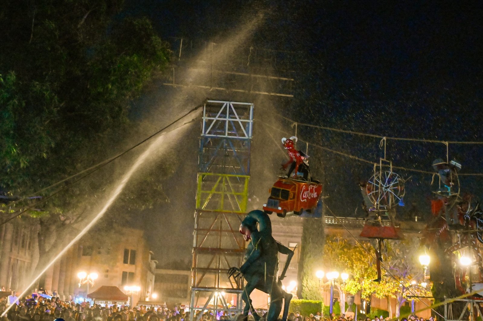 ESPECTACULAR NOCHE DE FUEGO, DANZA Y TRADICIÓN CON LA QUEMA DE JUDAS