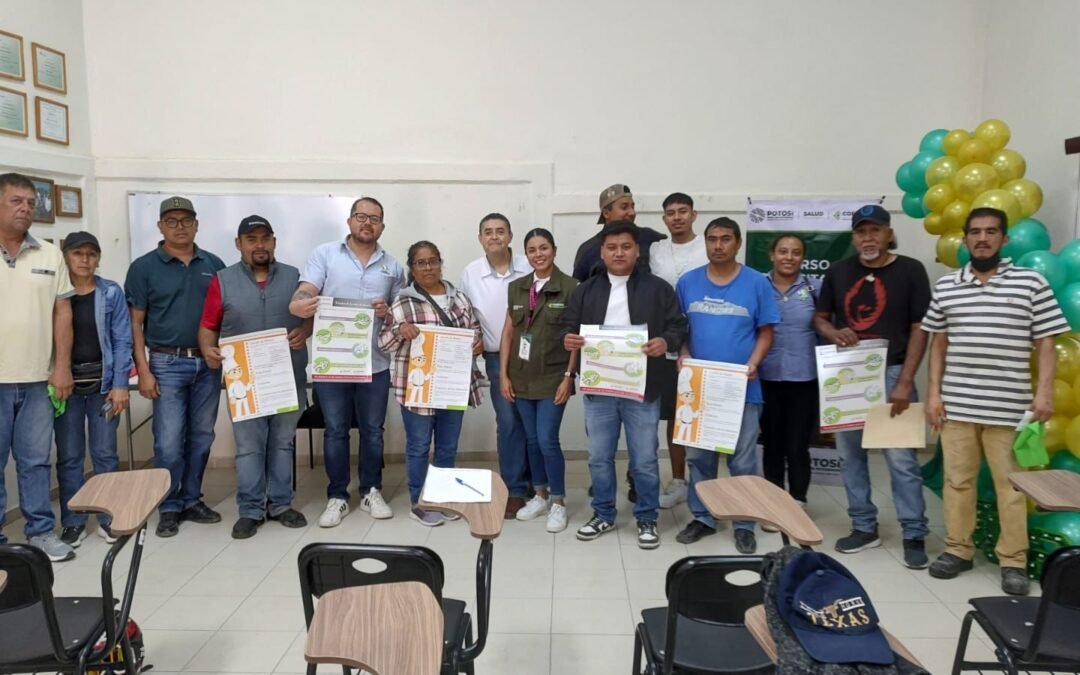 COMO PARTE DEL OPERATIVO CUARESMA 2025 SE CAPACITA A EXPENDEDORES DE PRODUCTOS DEL MAR Y MANEJADORES DE ALIMENTOS.