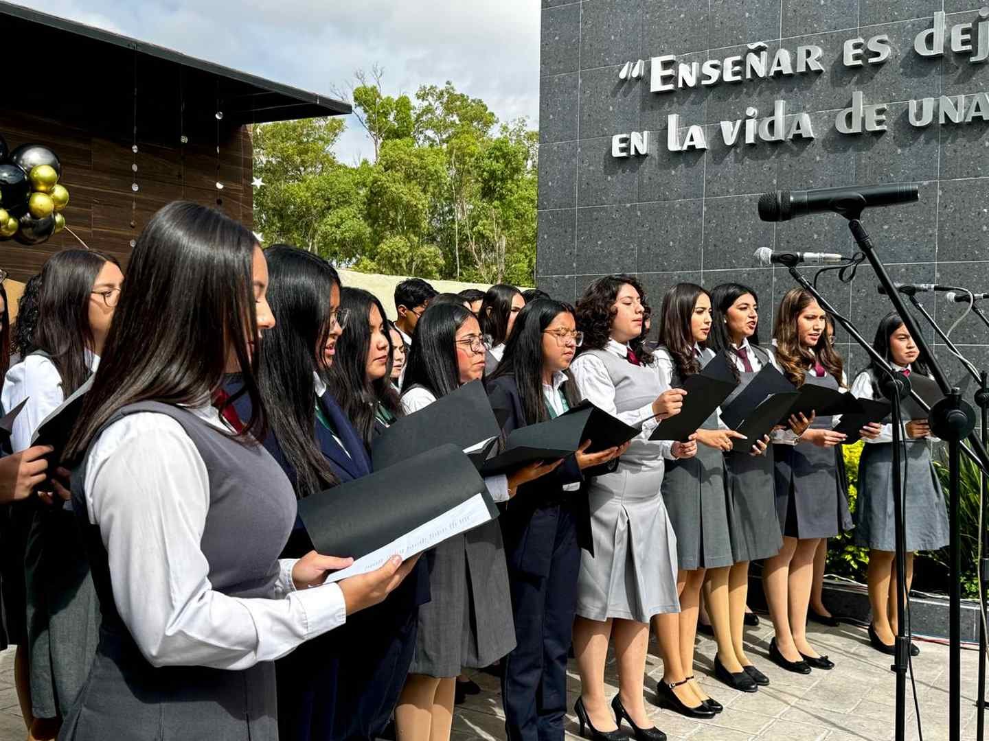 GRADÚAN MÁS DE CINCO MIL ESTUDIANTES DE PREPARATORIA EN TODO EL ESTADO