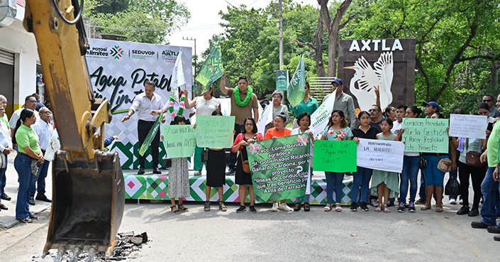 Agradecen alcaldes de Axtla y Coxcatlán por las obras en sus municipios