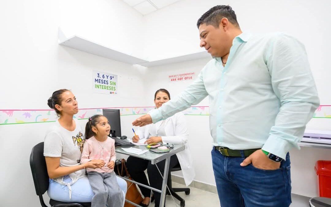 CLÍNICAS ROSAS FORTALECEN ATENCIÓN MÉDICA A FAMILIAS