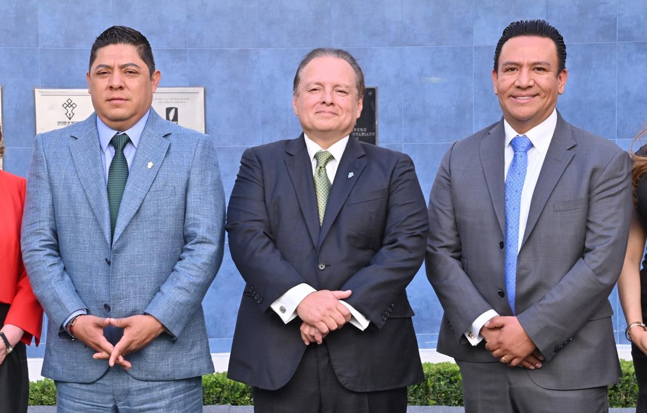 COLEGIO DE NOTARIOS RECONOCE LABOR DE RICARDO GALLARDO A FAVOR DEL ESTADO