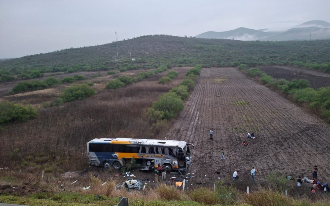 PROTECCIÓN CIVIL CANALIZA REPORTE DE ACCIDENTE EN CARRETERA A CERRITOS