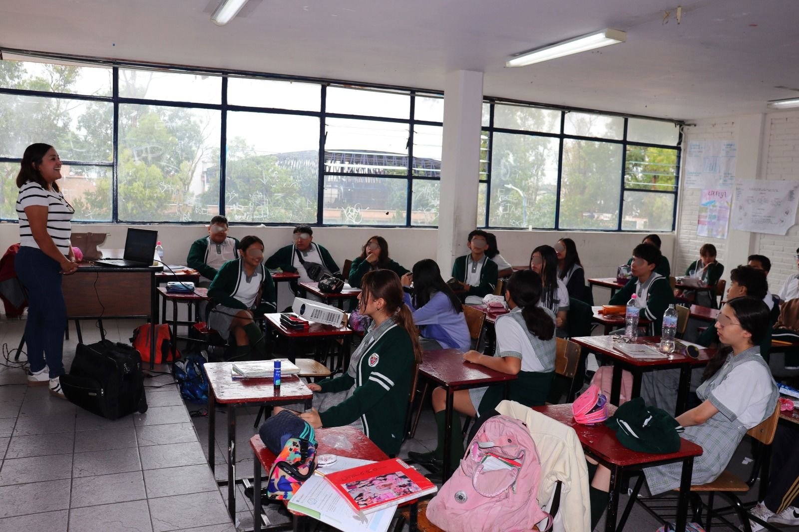 ENSIBILIZAN A ESTUDIANTES SOBRE RIESGOS POR SOBREEXPOSICIÓN TECNOLÓGICA