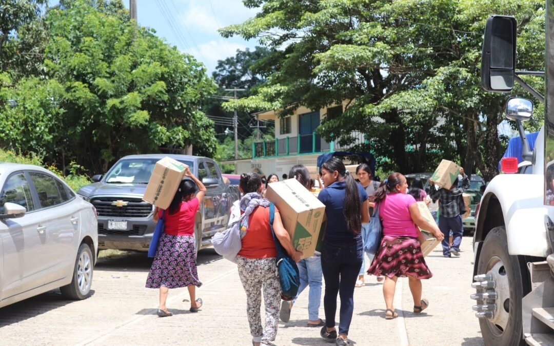 GOBIERNO ESTATAL ENTREGA DE APOYOS ALIMENTARIOS EN TANCANHUITZ