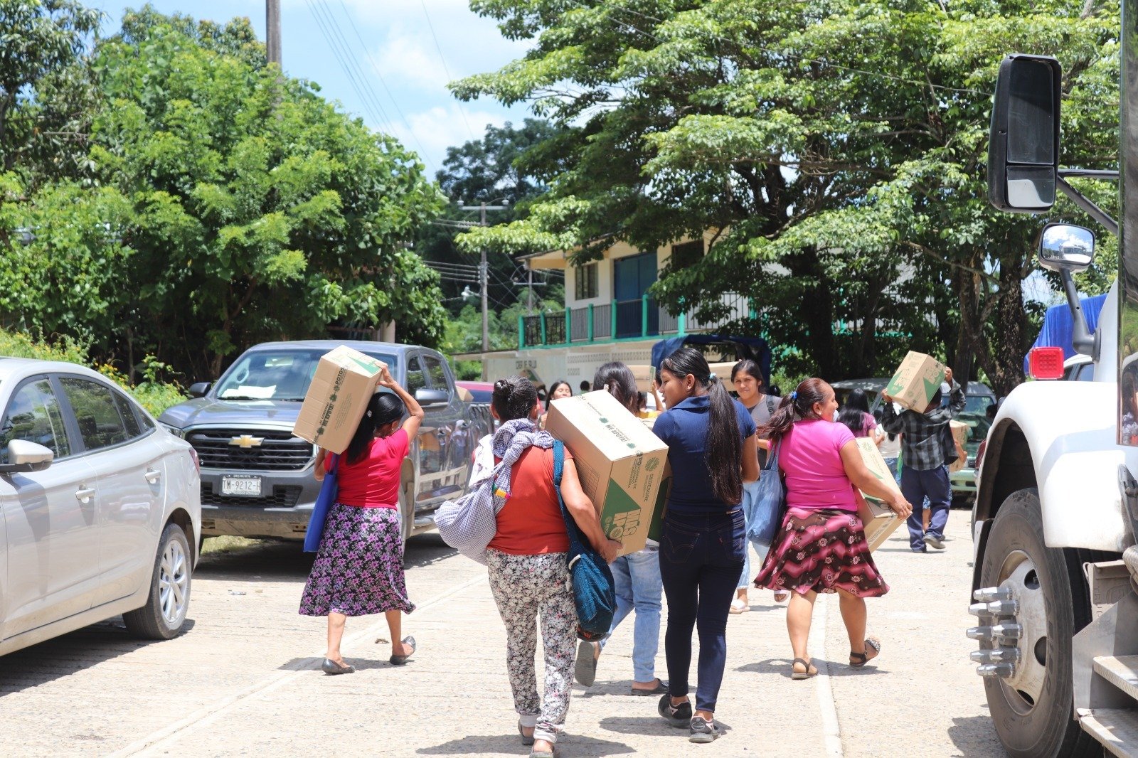 GOBIERNO ESTATAL ENTREGA DE APOYOS ALIMENTARIOS EN TANCANHUITZ