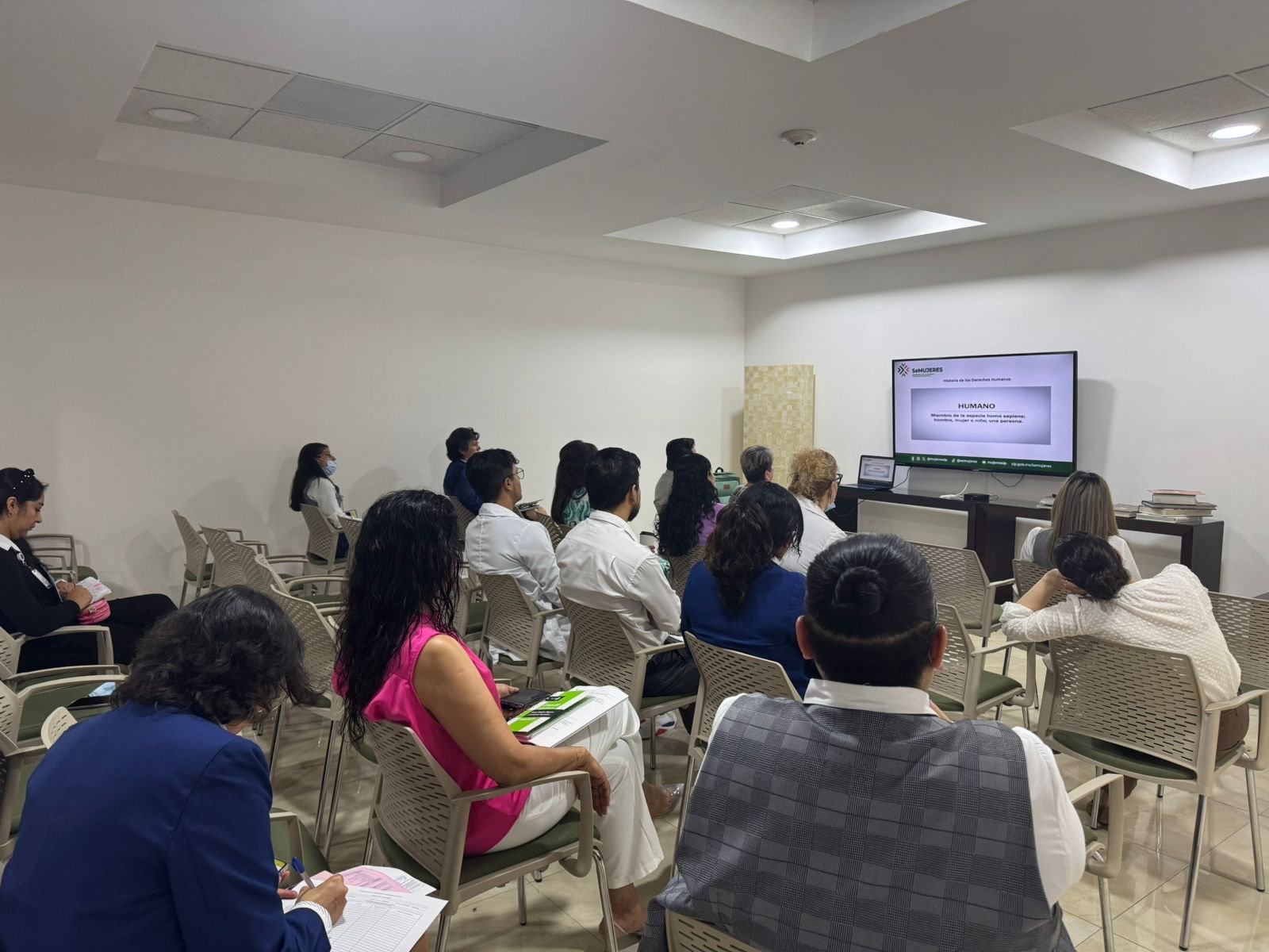 PERSONAL DE HOSPITAL ÁNGELES RECIBE CAPACITACIÓN EN PERSPECTIVA DE GÉNERO