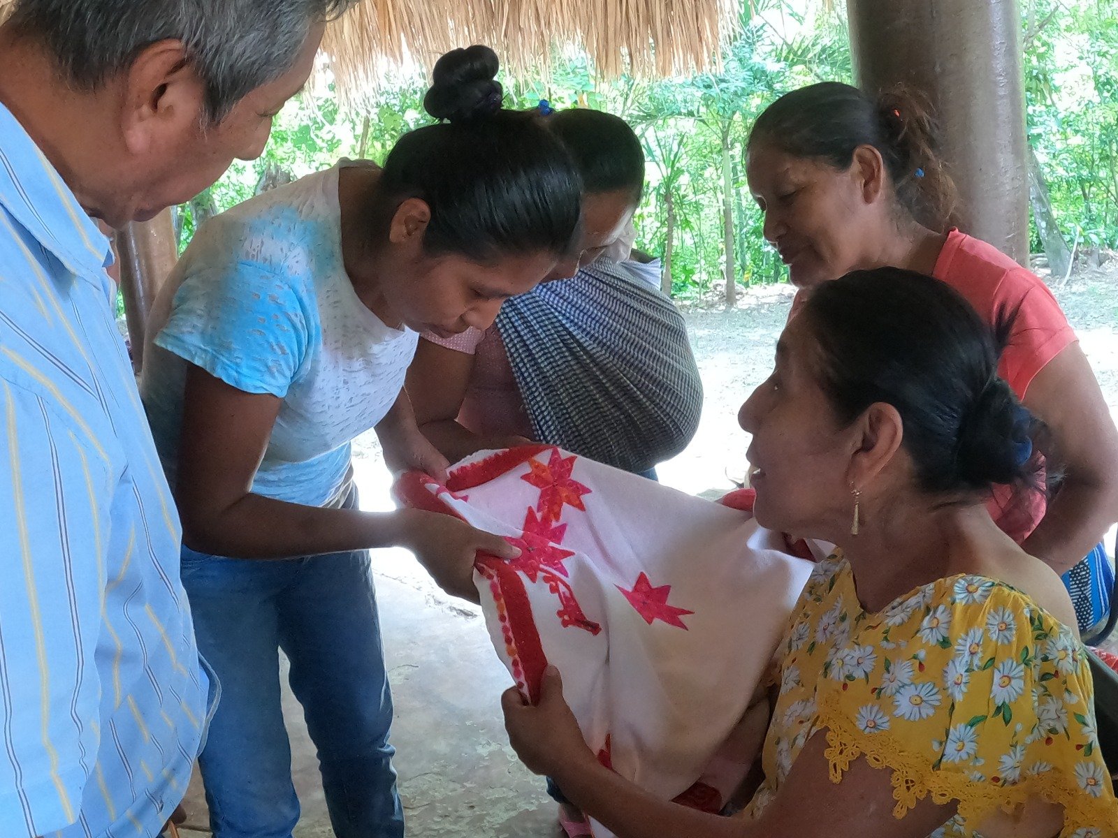 ESTADO IMPULSA RESCATE DE SABERES TEXTILES EN LA HUASTECA