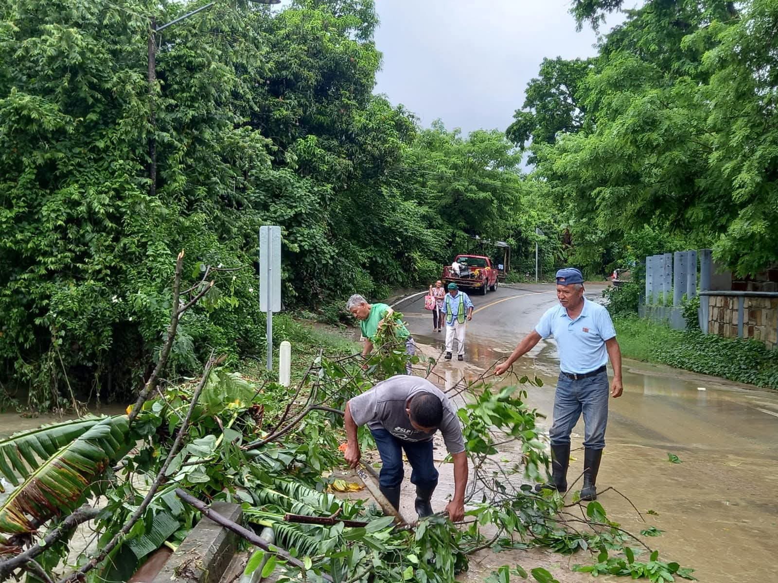 RICARDO GALLARDO INSTRUYE EVALUAR DAÑOS A CAMINOS AFECTADOS POR LA LLUVIA