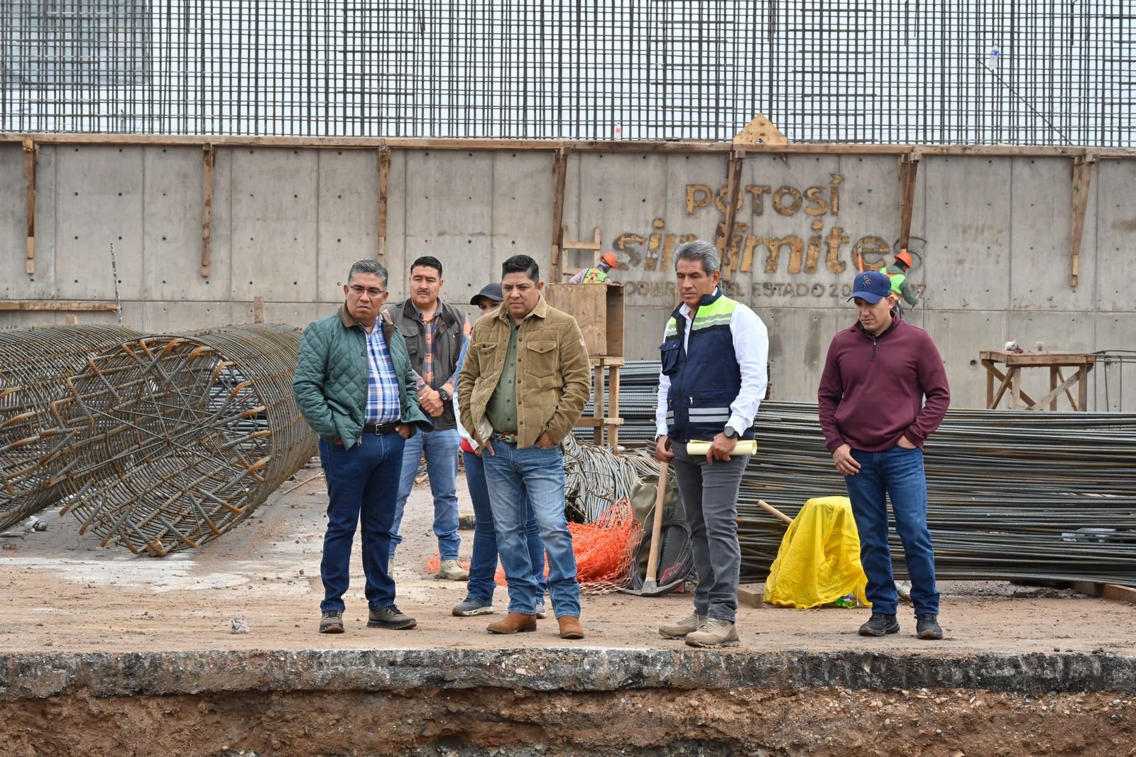 RICARDO GALLARDO SUPERVISA OBRAS DEL PUENTE EN CIRCUITO POTOSÍ