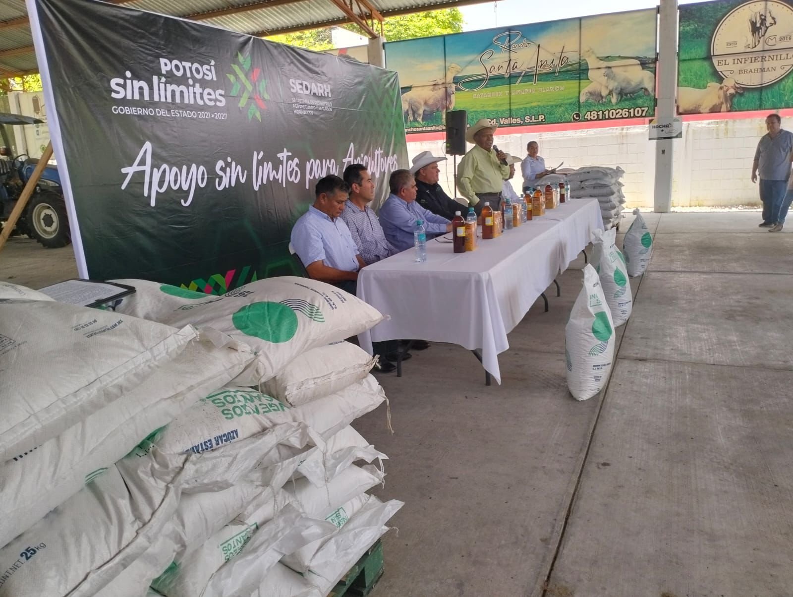 ESTADO ENTREGA OCHO TONELADAS DE ALIMENTO PARA EL SECTOR APÍCOLA