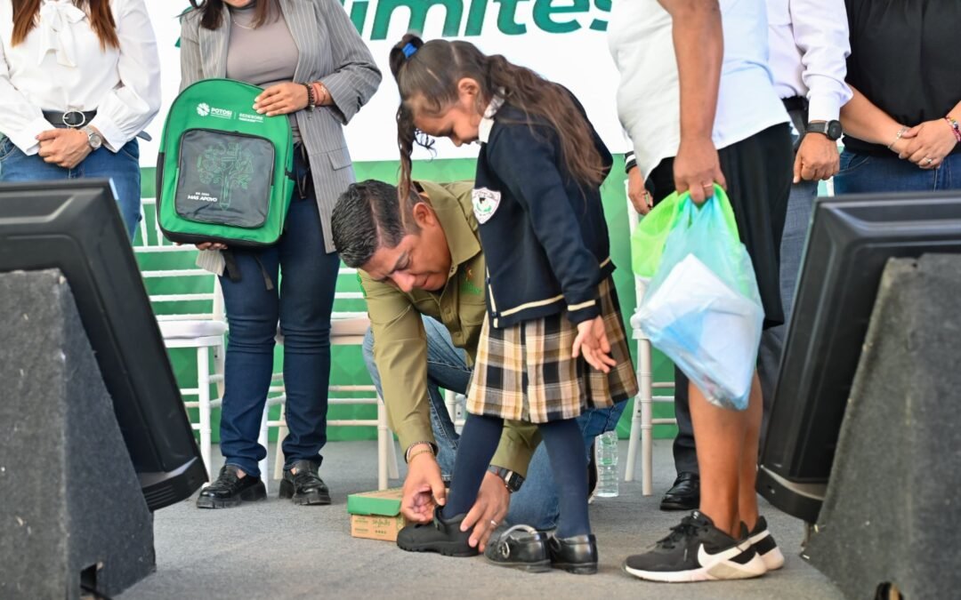 PARA APRENDER SIN LÍMITES, RICARDO GALLARDO ENTREGA APOYOS ESCOLARES 2025